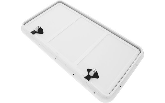 Weißes rechteckiges Panel mit drei rechteckigen Einsätzen und zwei schwarzen, dreieckigen Bauteilen mit silberner Schraube