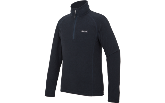 Dunkelblauer Fleecepullover mit kurzem Reißverschluss am Hals, langen Ärmeln und kleinem weißem Logo auf der linken Brust vor weißem Hintergrund
