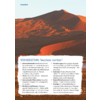 Rote-orange Sanddünen unter klarem Himmel; oben links Schriftzug 'NAMIBIA'; unten weißes, gezerrtes Papier mit gedrucktem deutschem Text und Überschrift 'VORBEREITUNG (Wochen vorher)'