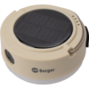 Dispositivo redondo beige con panel solar circular negro en la parte superior, cuatro pequeñas aberturas redondas en el borde, lente redonda en el lateral, gancho metálico, lazo de tela negro, parte inferior blanca translúcida y texto Berger con logo en el lateral
