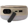 Dispositivo redondo beige con sección inferior blanca translúcida; a la izquierda dos aberturas redondas negras; un puerto USB-C y un puerto USB-A; una tapa de goma gris con la inscripción "USB" cuelga delante de los puertos