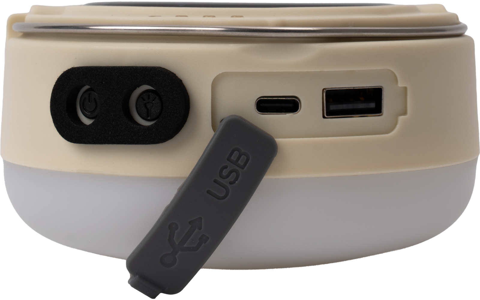 Dispositivo redondo beige con sección inferior blanca translúcida; a la izquierda dos aberturas redondas negras; un puerto USB-C y un puerto USB-A; una tapa de goma gris con la inscripción "USB" cuelga delante de los puertos