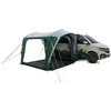 Grün-graues Vorzelt mit transparenten Fenstern und schwarzem Boden, angebracht an einem hellgrauen Campervan; mehrere neon-gelbe Abspannleinen sichtbar