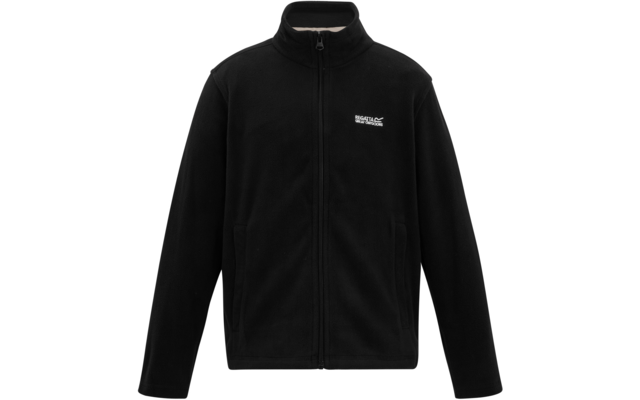 Giacca in pile nera con cerniera integrale, collo alto, maniche lunghe, tasche laterali e piccolo logo bianco sul petto sinistro su sfondo bianco