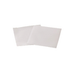 Deux feuilles de papier blanches se chevauchant sur un fond blanc