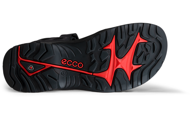 Dessous d'une semelle de chaussure, noir avec inserts rouges et profondes rainures; inscription 'ecco' visible