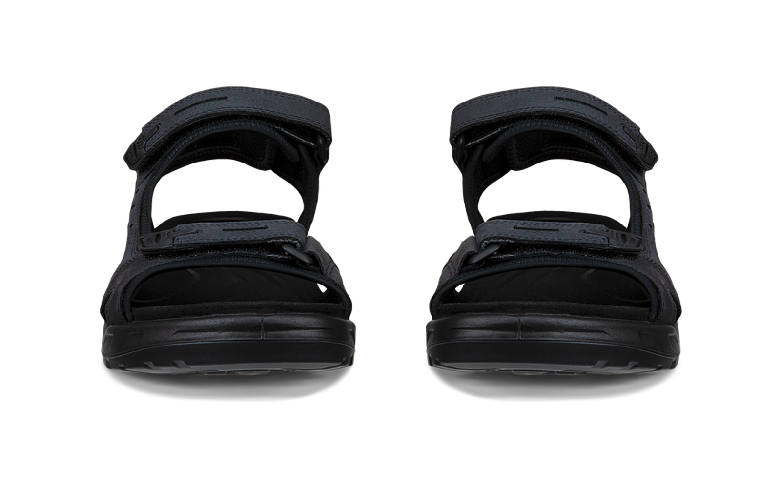Vue de face d'une paire de sandales noires à deux brides et orteils découverts