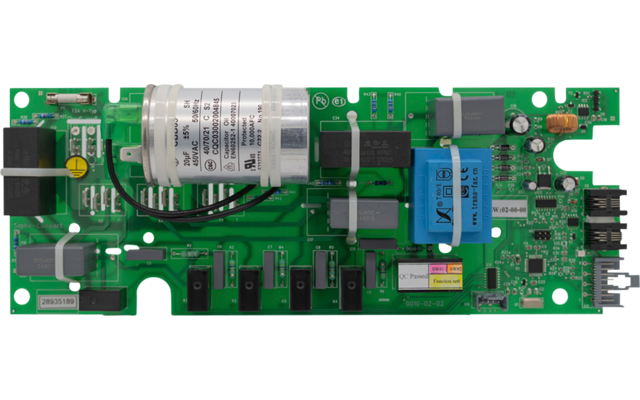 Grüne Leiterplatte mit aufgelöteten Bauteilen: zylindrischer silberner Kondensator, blaues rechteckiges Bauteil, mehrere graue rechteckige Bauteile, schwarze Anschlussleisten, viele SMD-Bauteile, weiße Kabelbinder und silberne Steckverbinder am recht