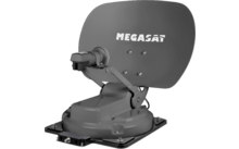 Schotelantenne met afgeronde reflector, witte tekst 'MEGASAT', feedarm met LNB en gemonteerde basisplaat