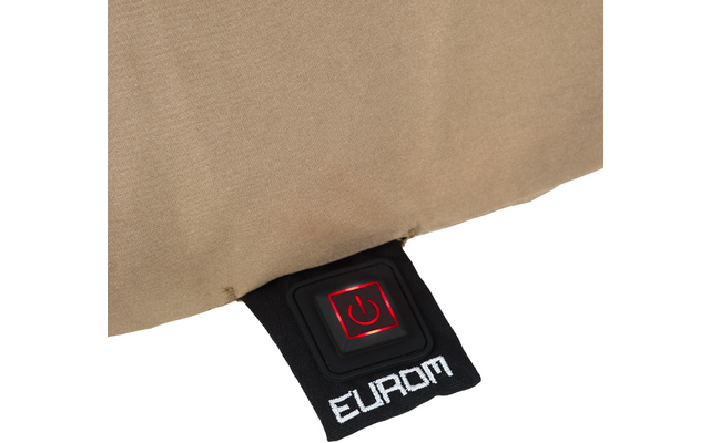 Beige stofbekleding met een zwart label waarop een zwarte rechthoekige knop met een rood verlicht aan/uit-symbool en 'EUROM' in witte letters staat