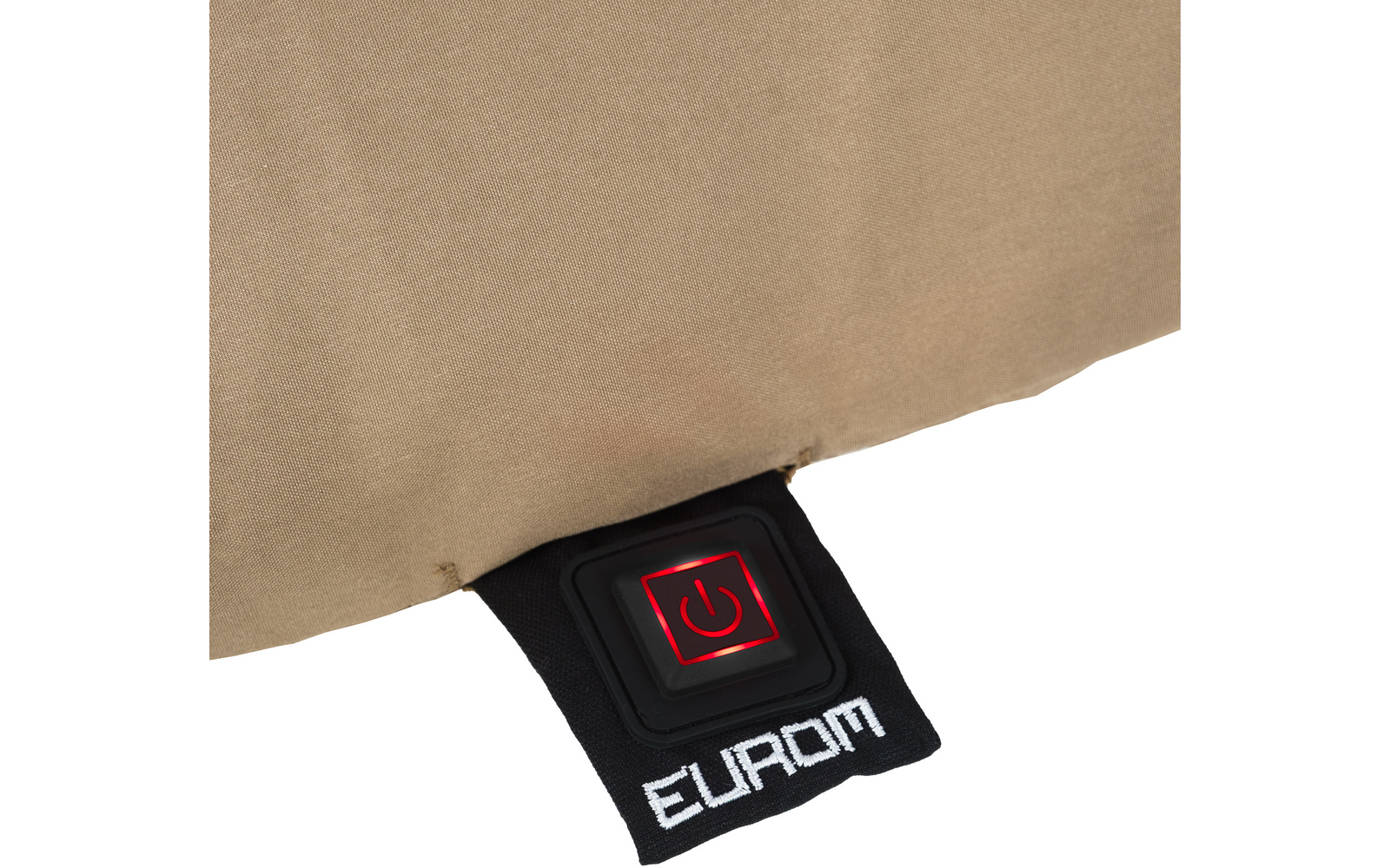 Beige stofbekleding met een zwart label waarop een zwarte rechthoekige knop met een rood verlicht aan/uit-symbool en 'EUROM' in witte letters staat