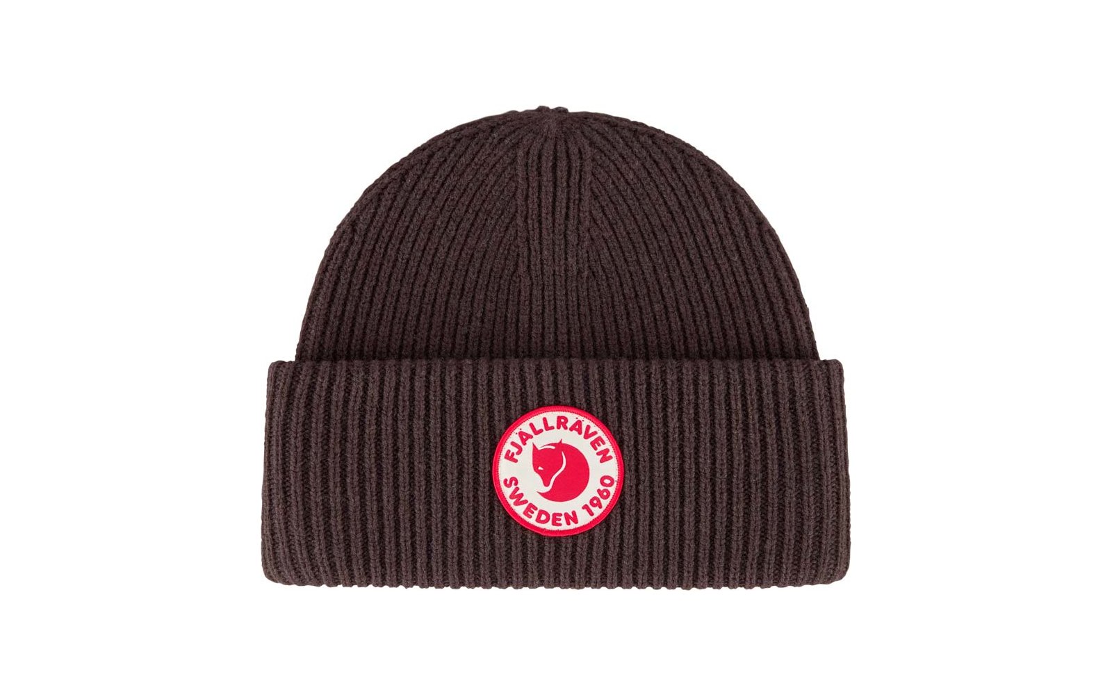 Bruine geribbelde gebreide muts met omgeslagen boord en ronde rood-witte Fjällräven-logopatch in het midden van de boord