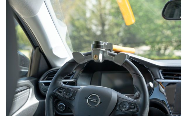 Berger steering wheel lock with 2 keys