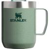 Lichtgroene, gestructureerde metalen mok met handvat, transparant deksel en 'STANLEY'-logo met gevleugelde leeuw