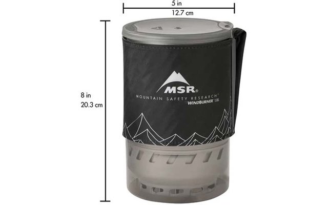 Gaskocher mit dreibeiniger Metallbasis, rundem schwarzen Topfträger mit Netz, Brenner, geflochtener Schlauch und roter MSR ISOPRO-Gaskartusche