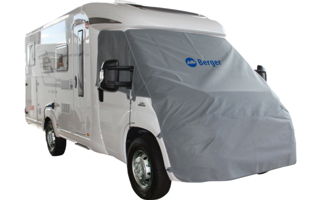 Wohnmobil mit Frontschutzabdeckung bei Tageslicht