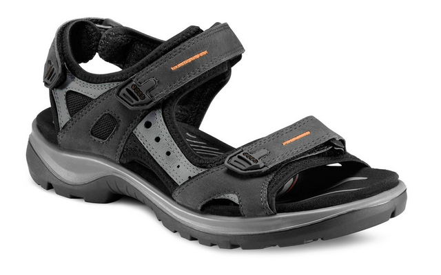 Schwarze-graue Outdoor-Sandale mit offener Spitze, drei verstellbaren Klettverschlüssen (zwei Riemen über dem Fuß, ein Fersenriemen), orangefarbene Details, profilierte Gummisohle