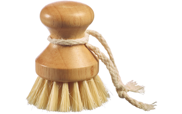Ronde houten borstel met lichte borstelharen en gedraaide koordlus