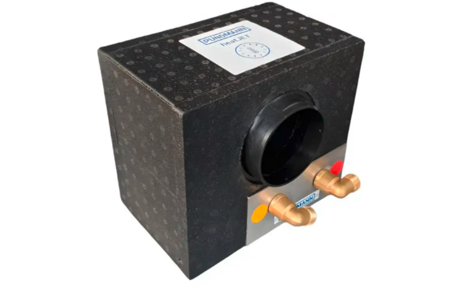 Boîte rectangulaire noire en mousse avec une ouverture de tuyau ronde noire au centre de la face avant, deux tuyaux en cuivre horizontaux en dessous avec marquages rouge et jaune, étiquette blanche sur le dessus