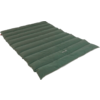 Dunkelgrüne, gepolsterte Schlafmatte mit horizontalen Nähten