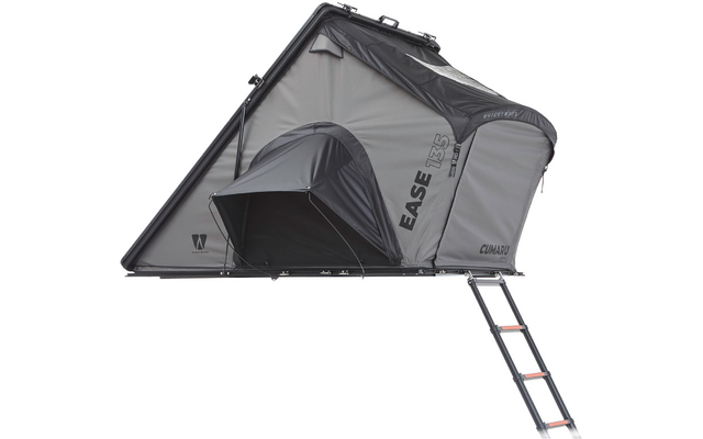 Graues Hartschalen-Dachzelt geöffnet, kleines Eingangsvordach und angebrachte Leiter, Aufdruck 'EASE 135' an der Seite