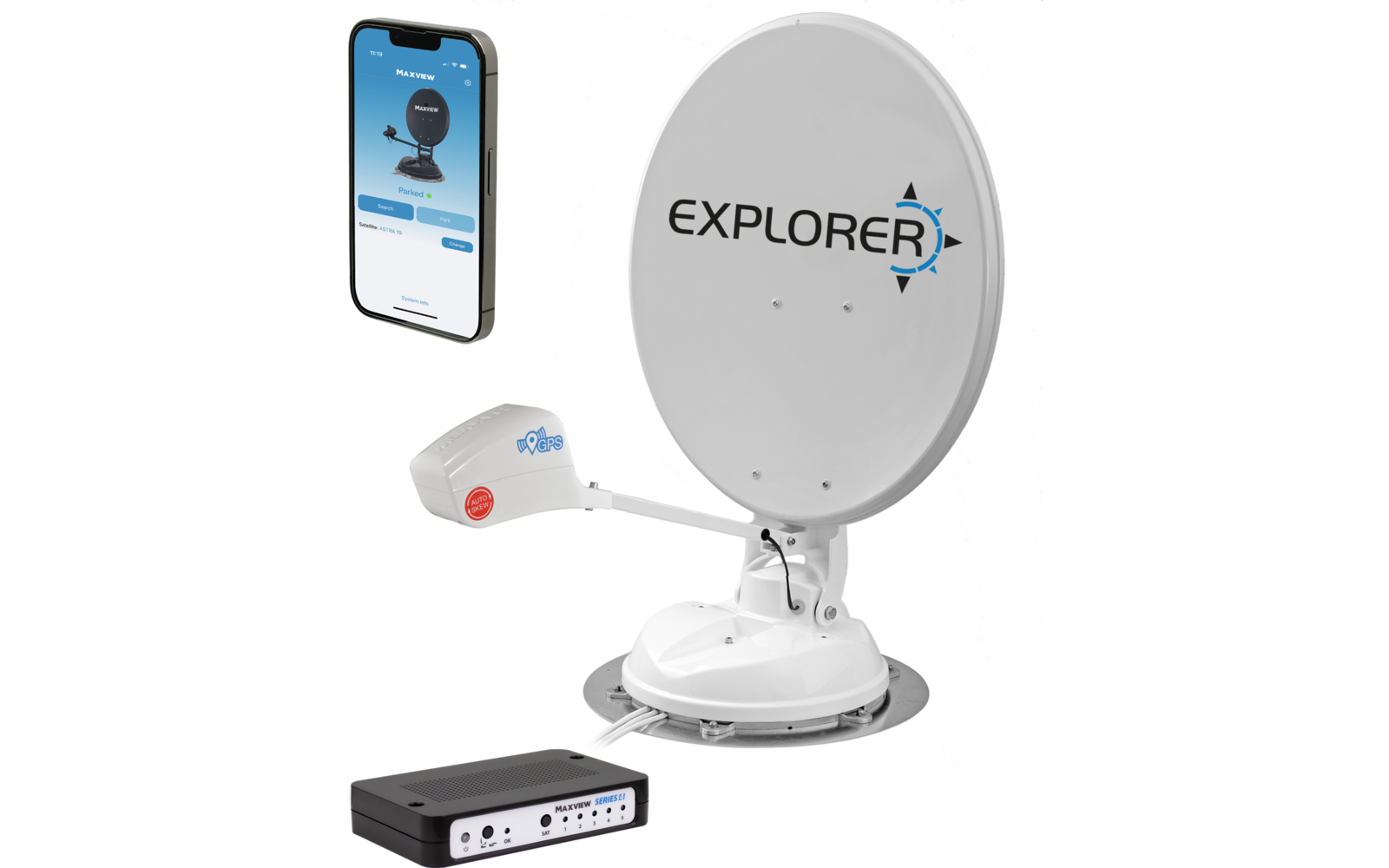 Weiße Satellitenschüssel mit schwarzem Schriftzug "EXPLORER" und Kompasssymbol, montiert auf weißer Halterung; daneben ein Smartphone mit App-Anzeige, ein kleines weißes Gerät mit rotem Aufkleber und ein schwarzes Elektronikmodul