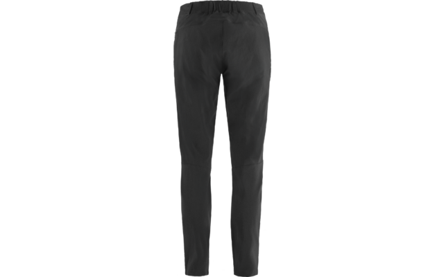 Zwarte broek van achteren met elastische tailleband en taps toelopende pijpen