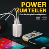 Drei elektronische Geräte, die gleichzeitig an einem weißen Ladegerät mit drei USB-Kabeln angeschlossen sind