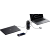 Schwarzer Schreibtisch mit Laptop, Tablet, Smartphone und zwei Lautsprechern