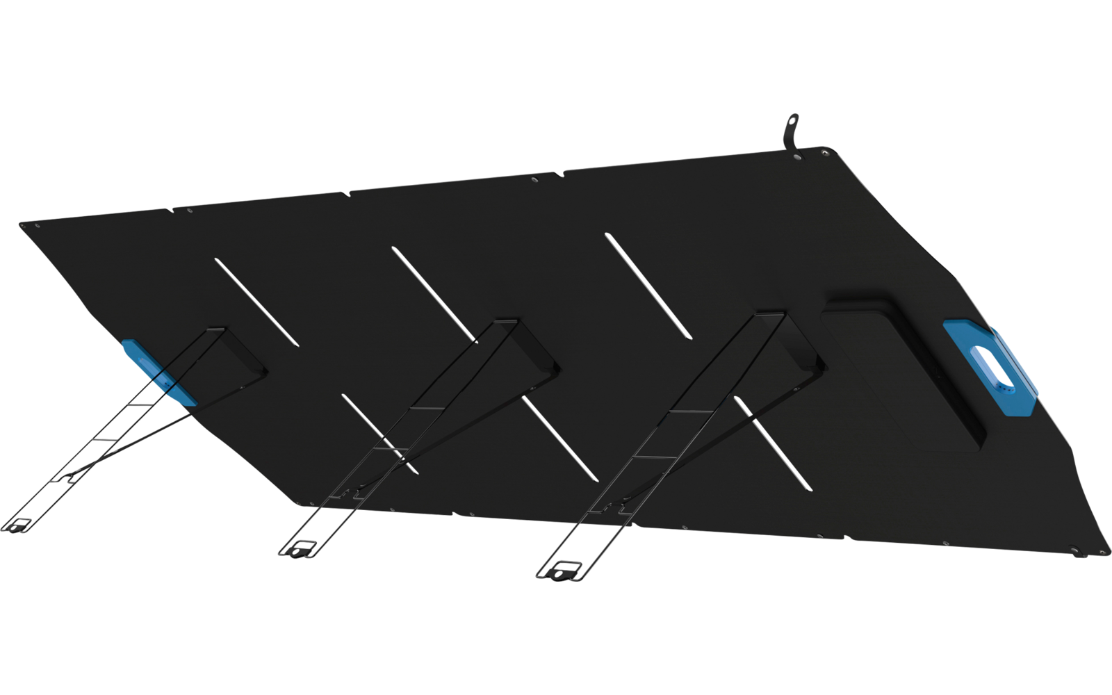 Schräg stehendes schwarzes Solarmodul mit drei ausklappbaren Metallstützen und zwei blauen Anschlusskästen auf der Rückseite