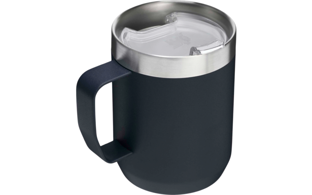 Gobelet bleu foncé mat avec anse, bord en acier inoxydable et couvercle plastique transparent