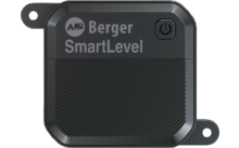 Quadratisches dunkelgraues Kunststoffgerät mit abgerundeten Ecken, zwei seitlichen Befestigungslaschen mit Bohrungen, oben Schriftzug 'Berger SmartLevel' und Logo, diagonale Riffelung auf der unteren Hälfte, Einschaltsymbol oben rechts