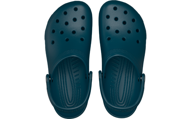 Paar blaugrüne Clogs von oben gesehen, mit Lüftungslöchern an den Zehen und schwenkbaren Fersenriemen