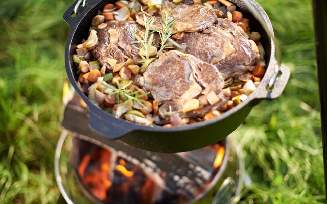 Petromax Dutch Oven Fire Pot 5.5 litres with lid and flat bottom