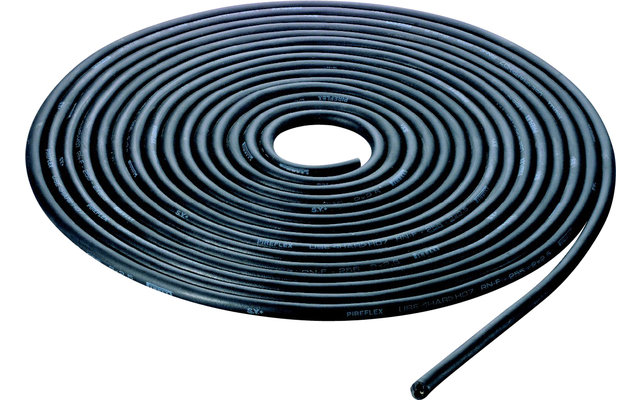 Schwarzes spiralförmig aufgerolltes Kabel auf weißem Hintergrund