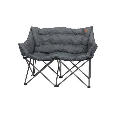 Zusammenklappbarer doppelter Campingstuhl mit gepolstertem dunkelgrauem Sitz und schwarzem Gestell