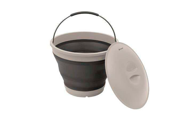 Cubeta gris plegable con asa negra y tapa blanca al lado