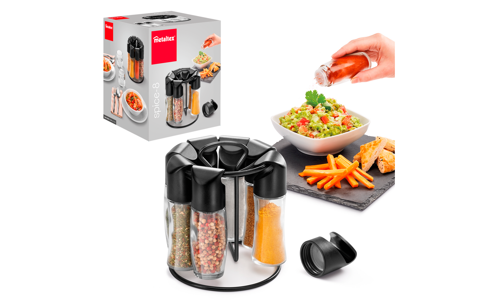 Keukenkruiden carrousel met meerdere potjes gevuld met kruiden naast een doos, daarnaast borden met zoete aardappelfriet en salade, hand strooit kruiden