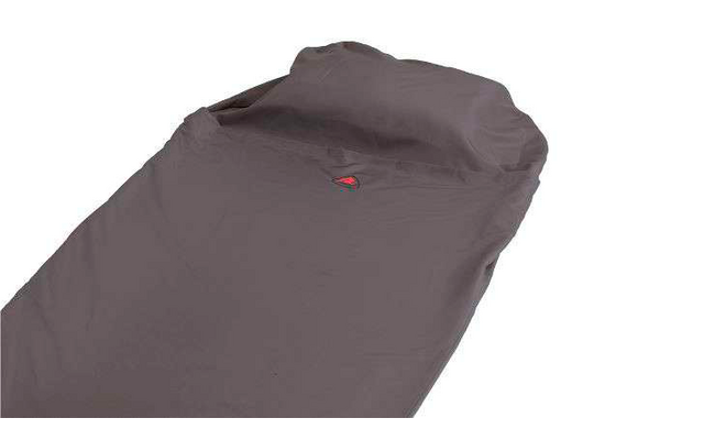 Ein dunkelgrauer Schlafsack auf weißem Hintergrund