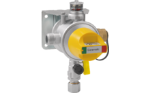 Metal gas pressure regulator with yellow control element and suitability label