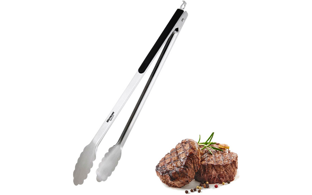 Ein blauer Himmel mit einigen weißen Wolken über einer grünen Wiese