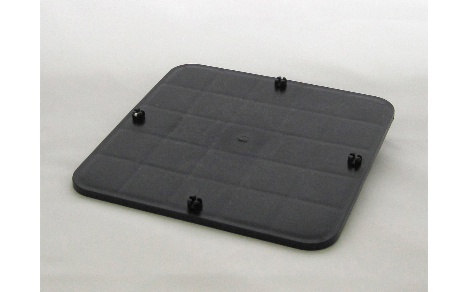 Quadratische schwarze Matte mit vier kleinen Erhebungen