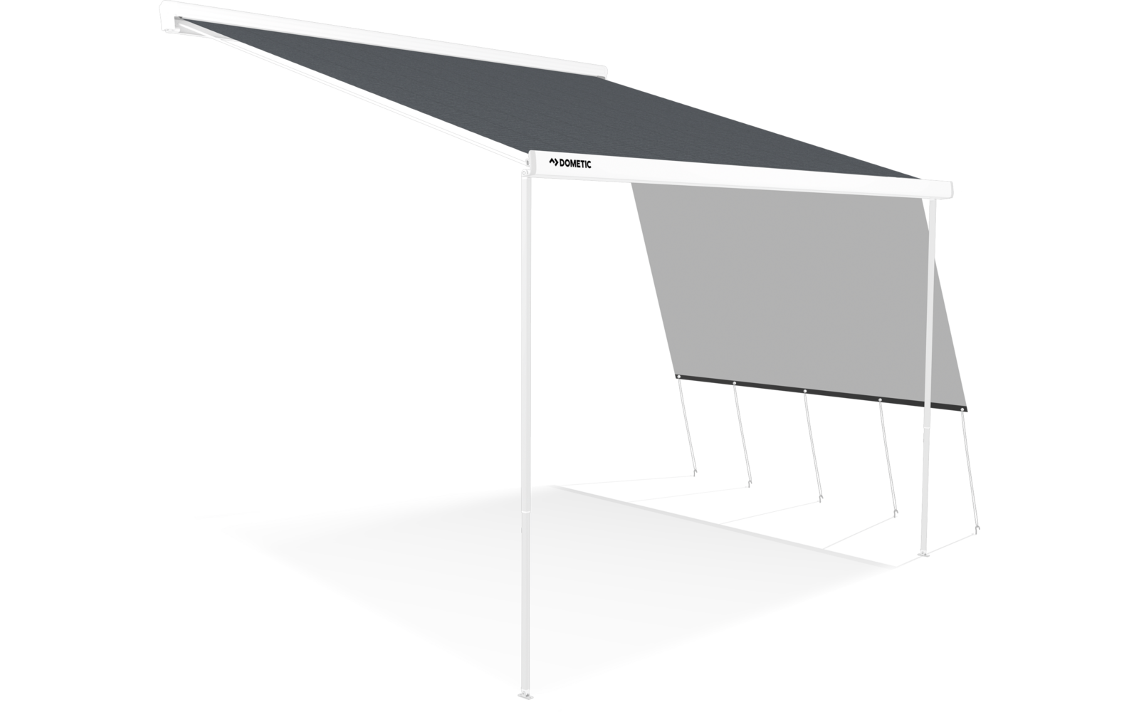 Une voile d'ombrage blanche avec une zone ombragée grise, soutenue par des poteaux métalliques