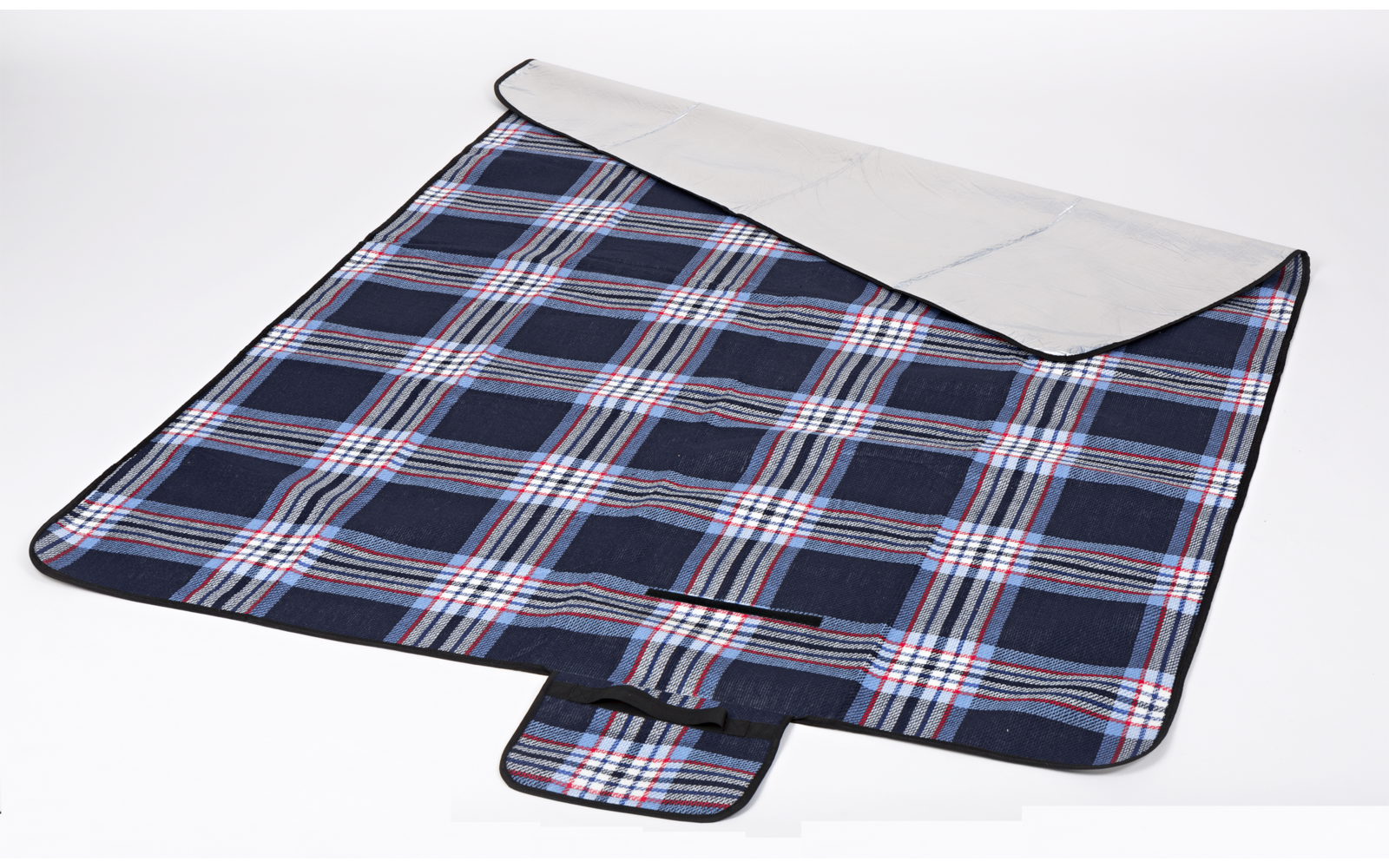 Aufgefaltete Decke mit blauem, weißem und grauem Karomuster