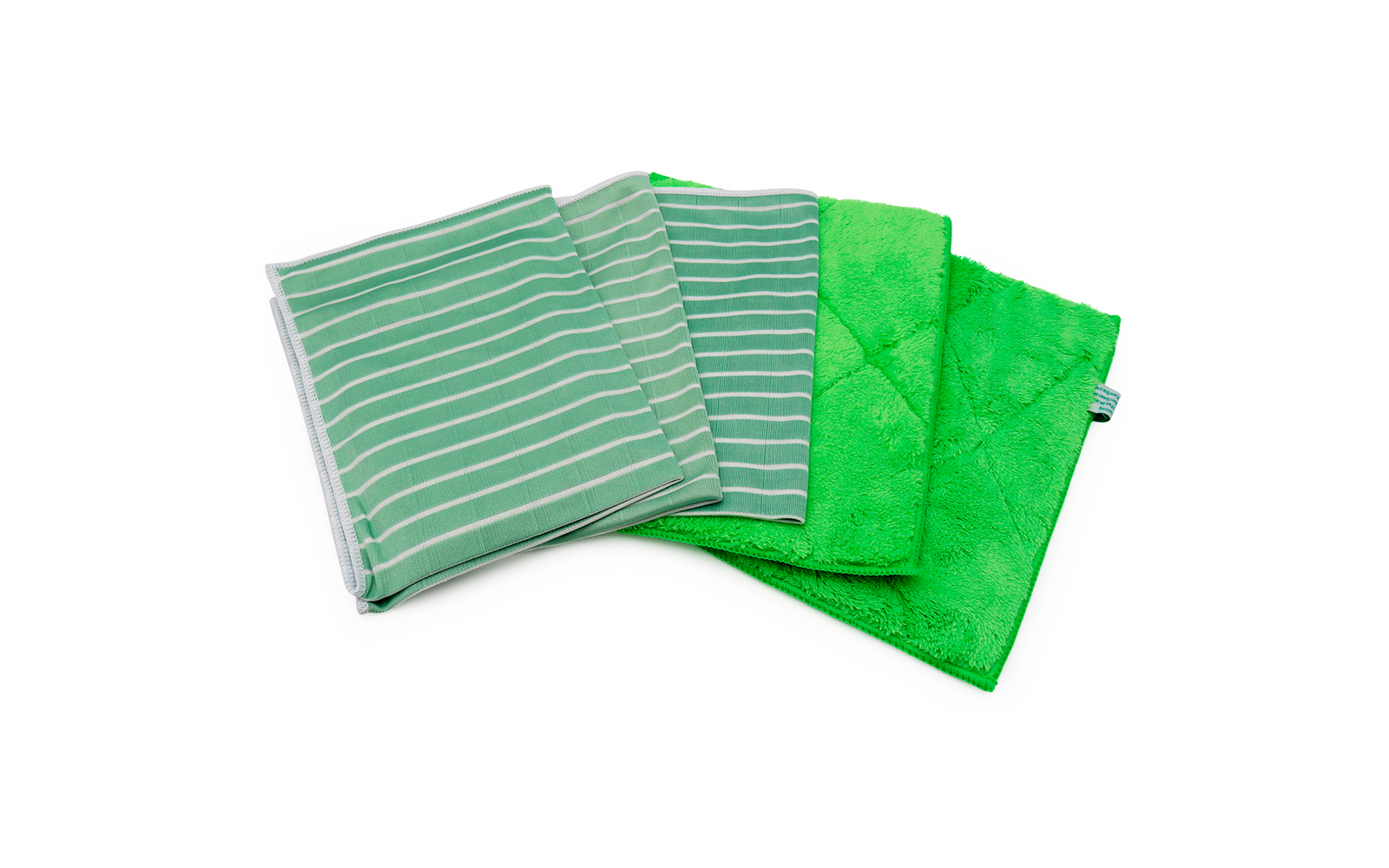 Dos paños verdes con rayas blancas y dos paños verdes están apilados sobre un fondo blanco