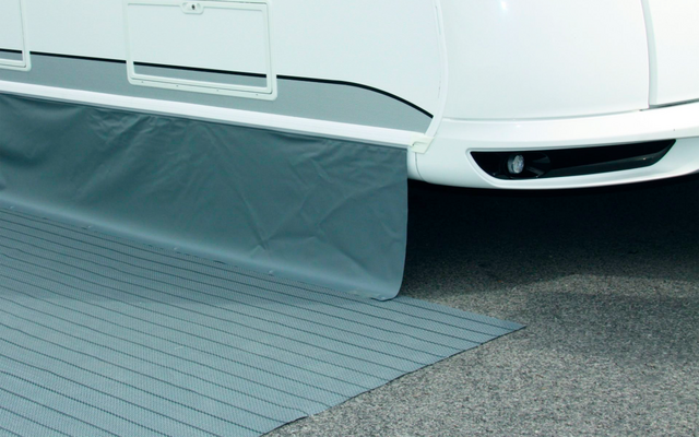 Lower part of a white vehicle with gray side skirt and black front spoiler