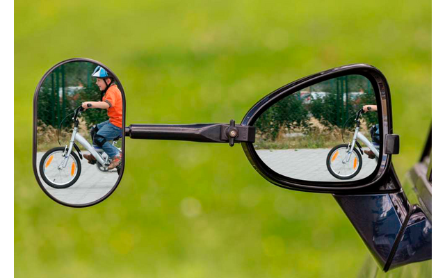 Weißes Grammophon mit großer Schalldose auf Holztisch