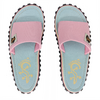 Paire de chaussures d'enfant roses avec fermeture Velcro sur fond blanc
