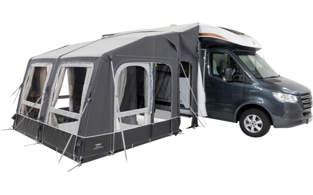 Camping-car gris foncé avec auvent attaché avec de grandes fenêtres