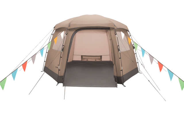 Braunes Zelt mit geöffnetem Eingang und bunten Wimpeln an den Seiten